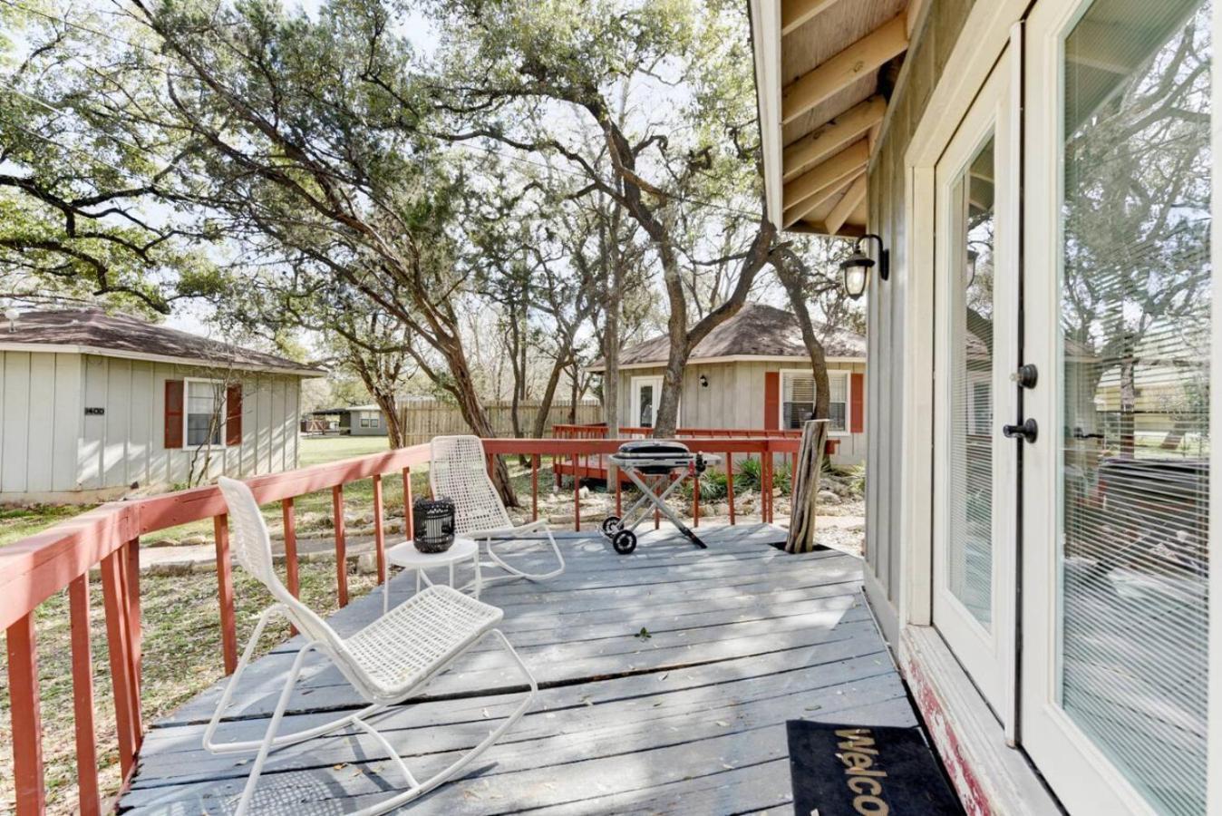 Downtown - Shiner Bungalow At Beer Ranch Project Wimberley Eksteriør billede